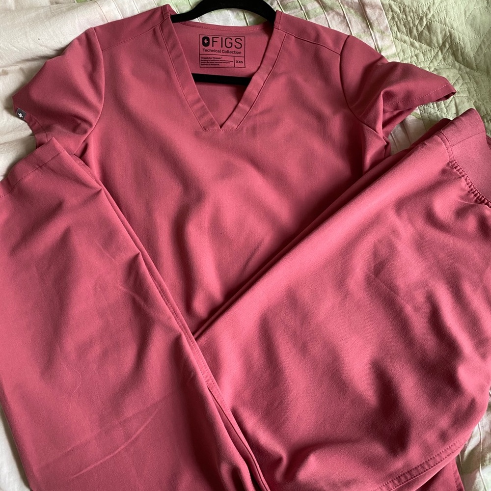 ❣️SOLD❣️Figs Quartz Scrub Set